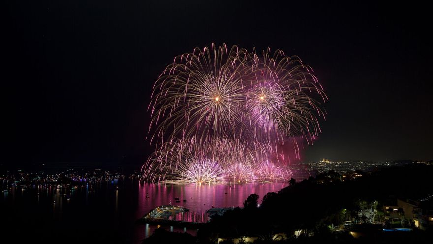 Así puedes ver los fuegos artificiales más espectaculares del verano en Alicante y sin coger el coche