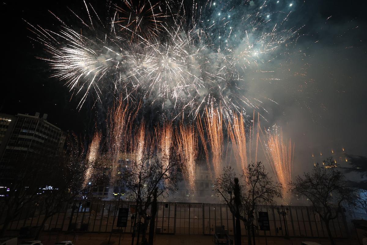 El castillo del sábado 7 de las Fallas 2026, en imágenes