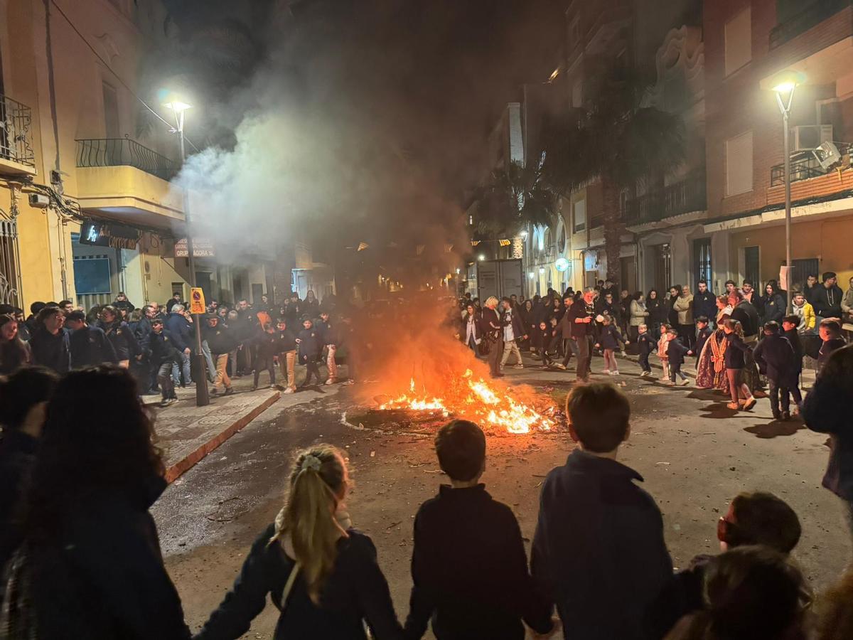Picassent quema el primer premio de infantiles: Carrer Nou.