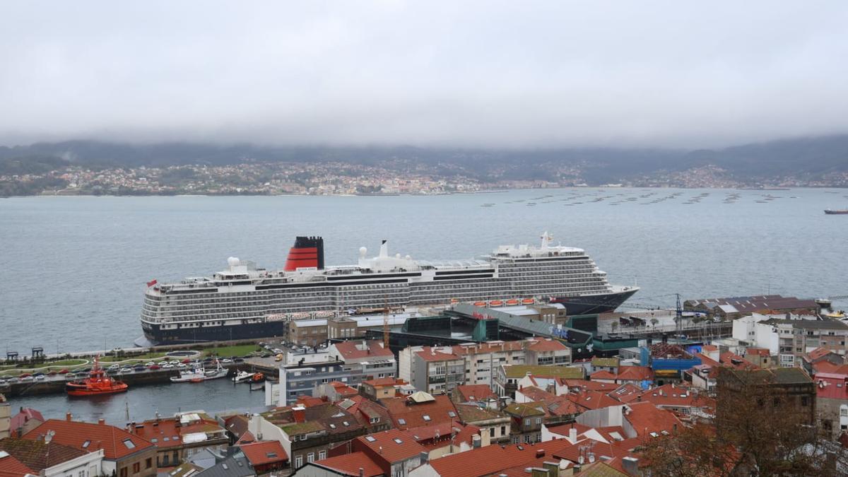 El «Queen Anne», atracado esa mañan en el pueto de Vigo.