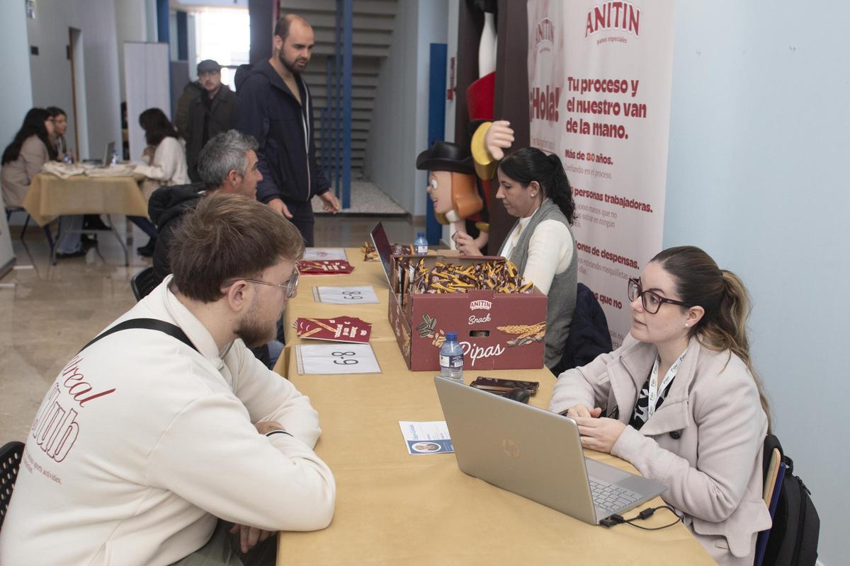 Todas las fotos del "maratón" de entrevistas laborales celebrado en Xàtiva