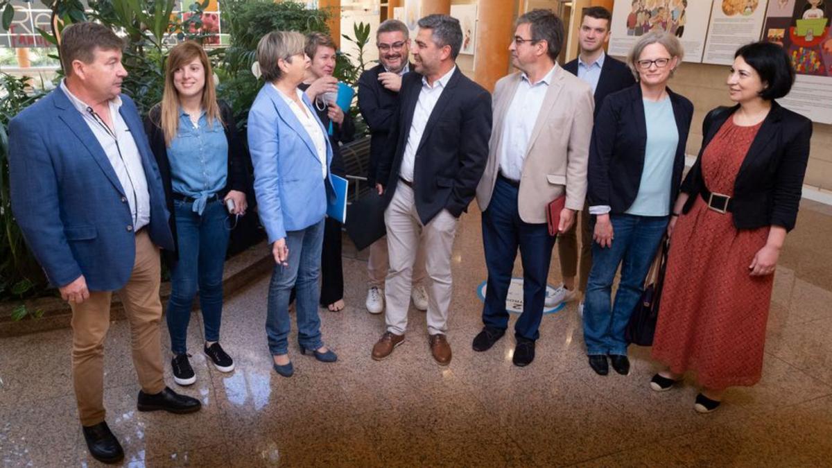 Quintan y Basanta, con los representantes de la pesca gallega. | MAR