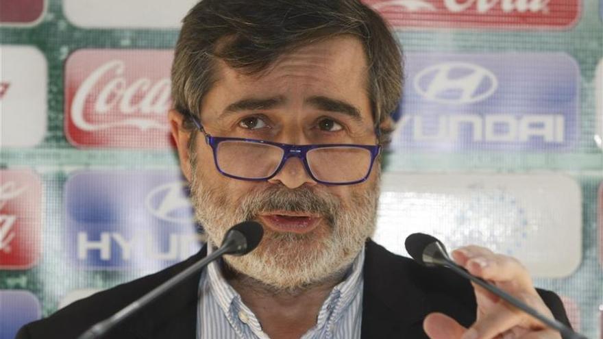 Carlos González pide ahora rebajar la exigencia