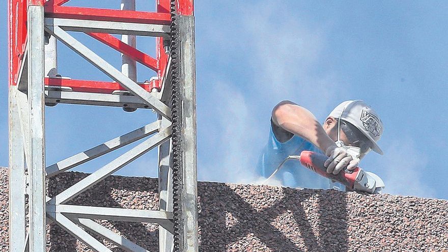 Los sindicatos cuestionan la contratación de obreros foráneos