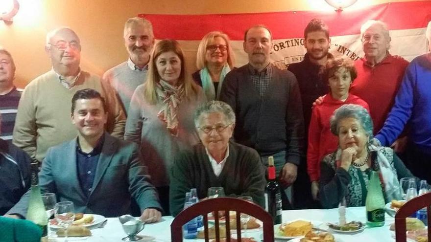 La peña Inter celebra su 51.º aniversario junto al rojiblanco Nacho Cases