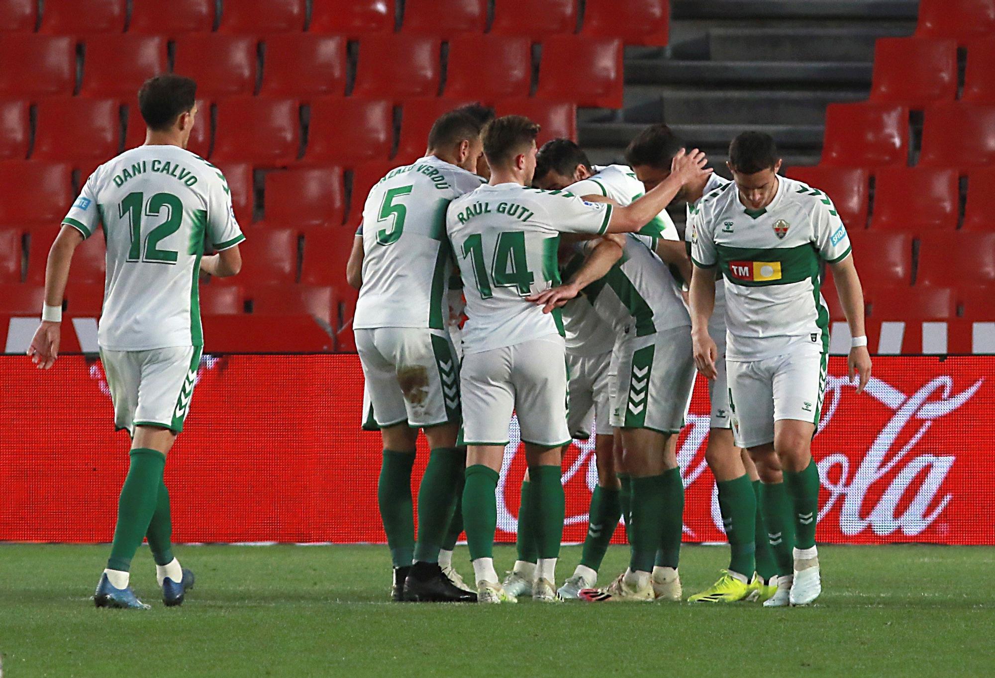 Granada - Elche: El Elche deja pasar el tren (2-1)