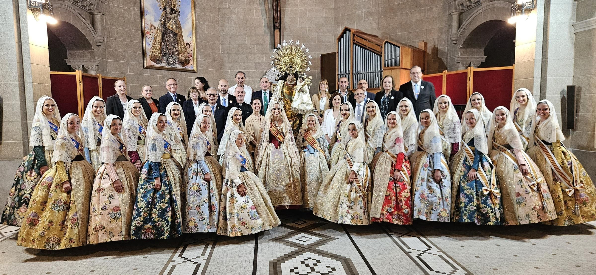 El Besamanos de falleras mayores y cortes 2024, en imágenes