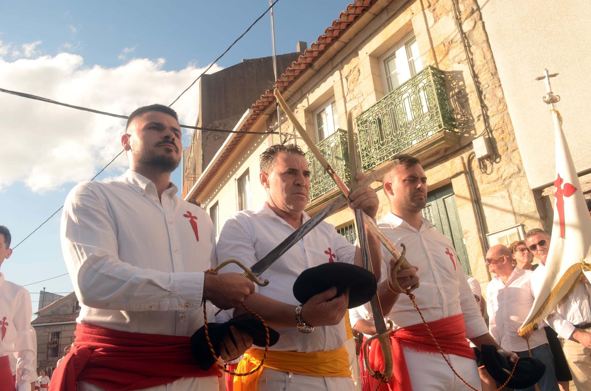 La "Danza de las Espadas" recupera en Carril todo su esplendor