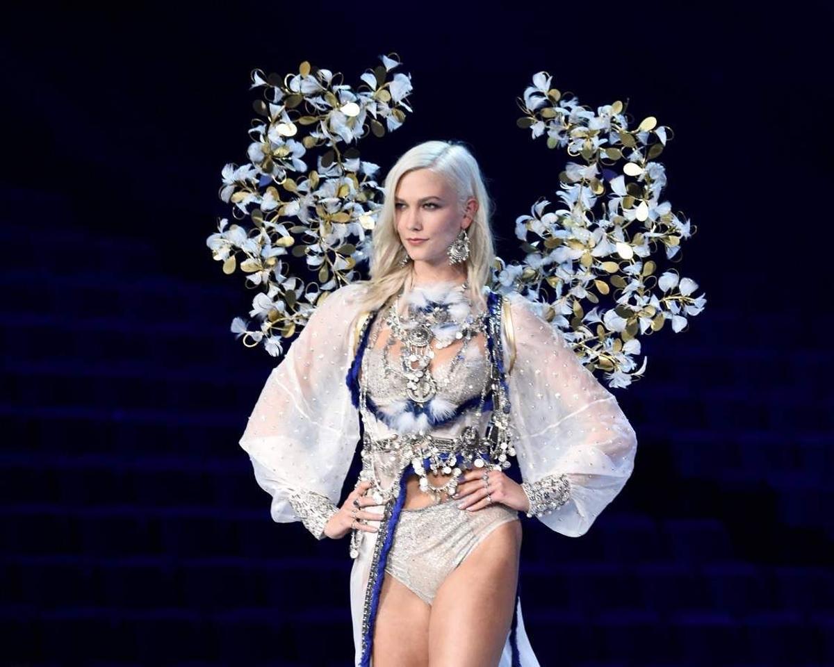 Karlie Kloss en modo bosque en el desfile Victoria's Secret 2017