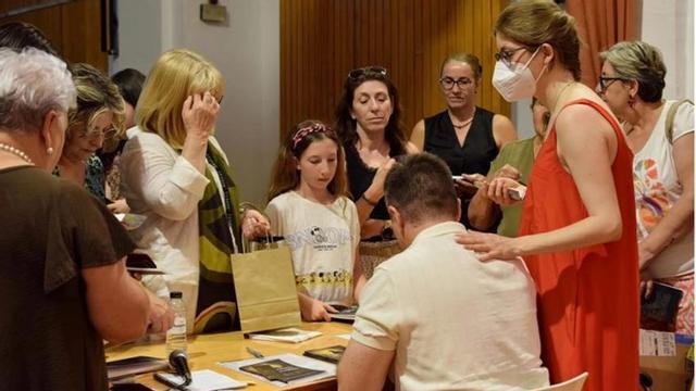 El escritor compartió  su experiencia con los asistentes.  | SERVICIO ESPECIAL