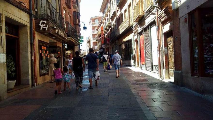 Una de las calles céntricas, la calle La Rua.