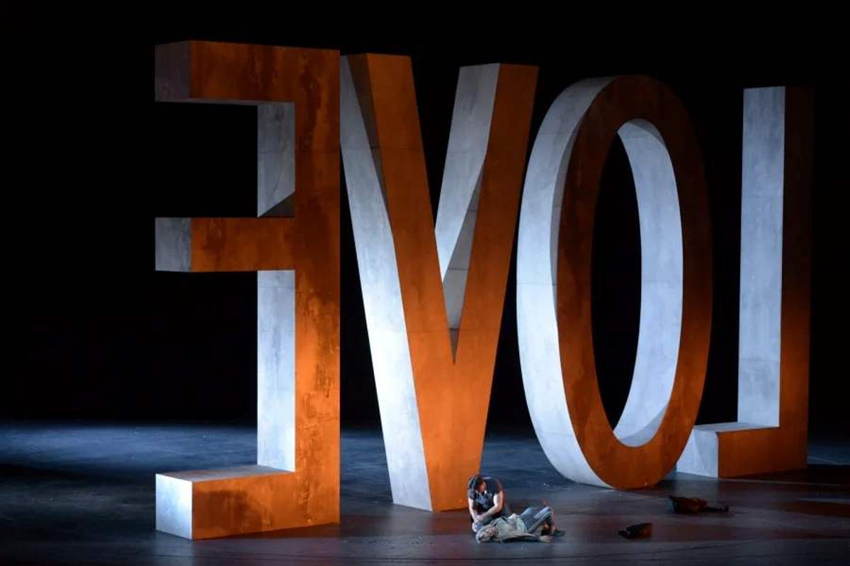 Un momento de 'Manon Lescaut', montaje de Àlex Ollé que llega al Liceu a partir del día 17..