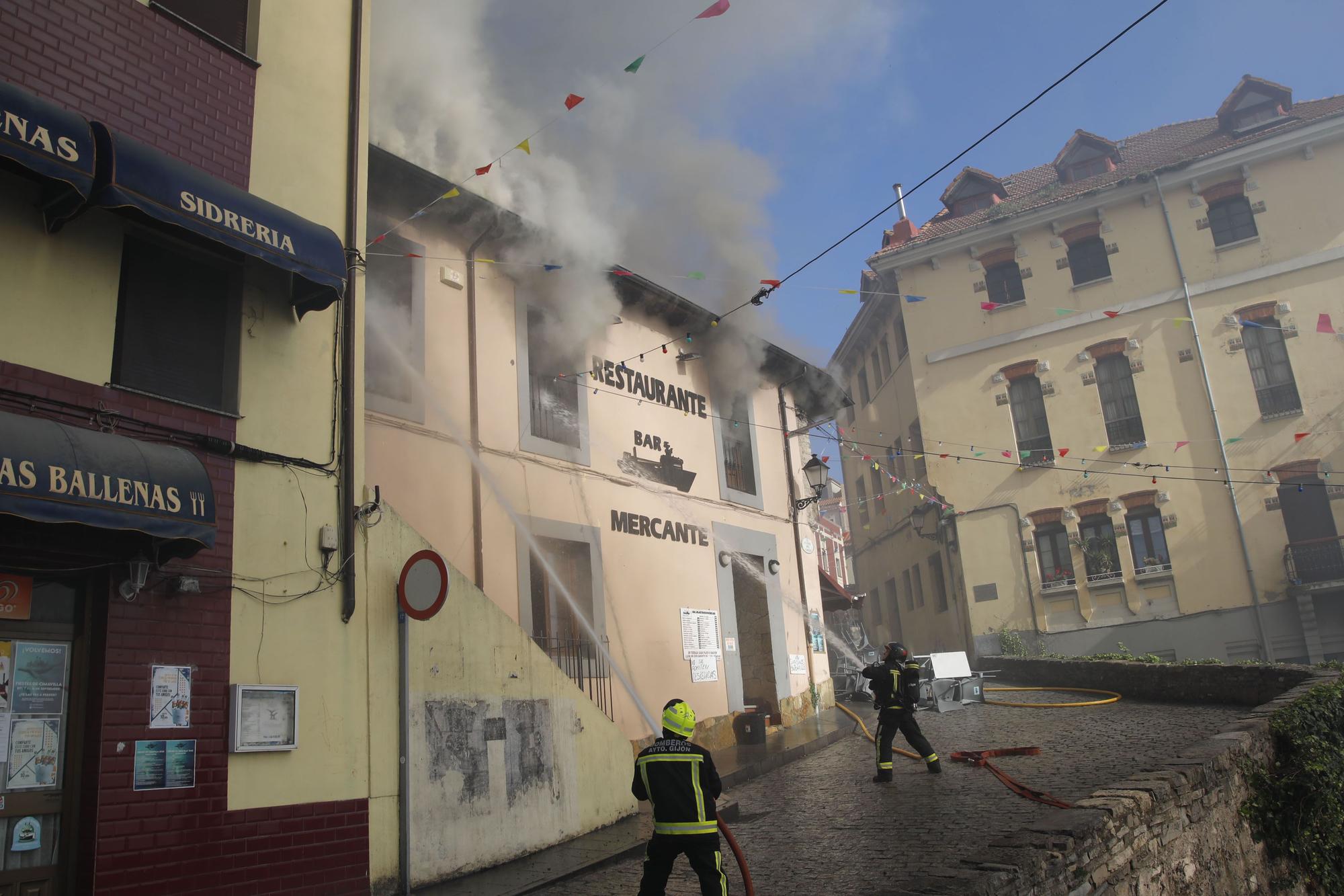 En imágenes: Incendio en el bar Mercante de la cuesta del Cholo