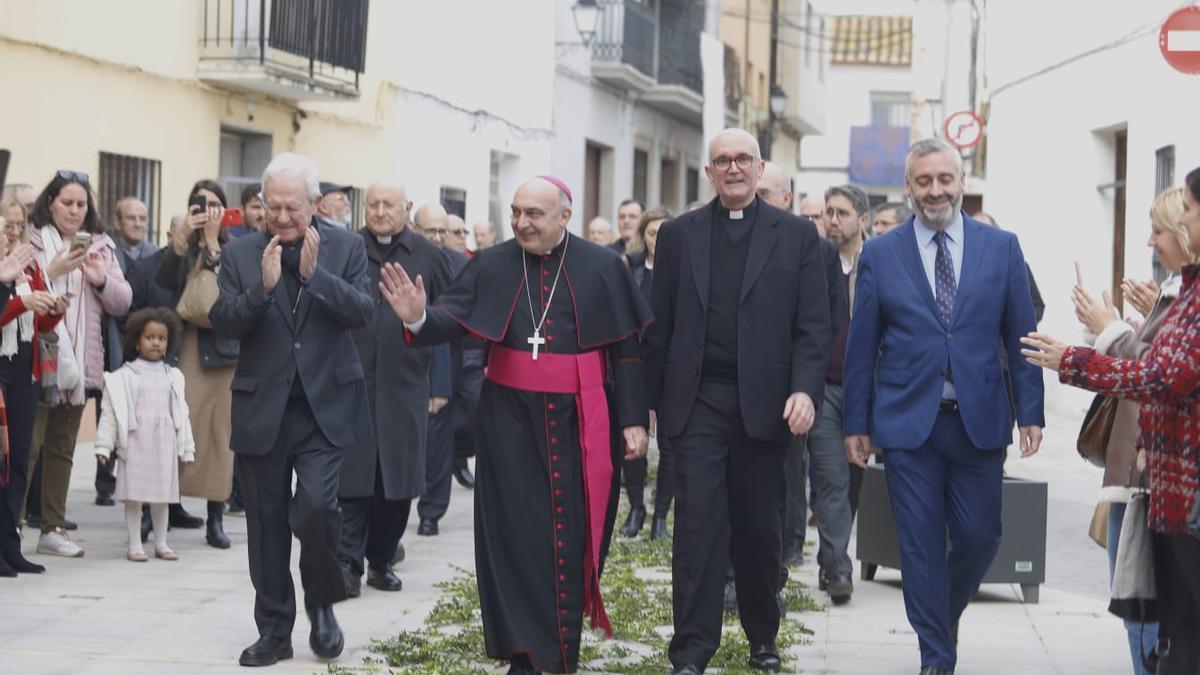 Las primeras imágenes de la entrada del nuevo Arzobispo de València a la diocésis