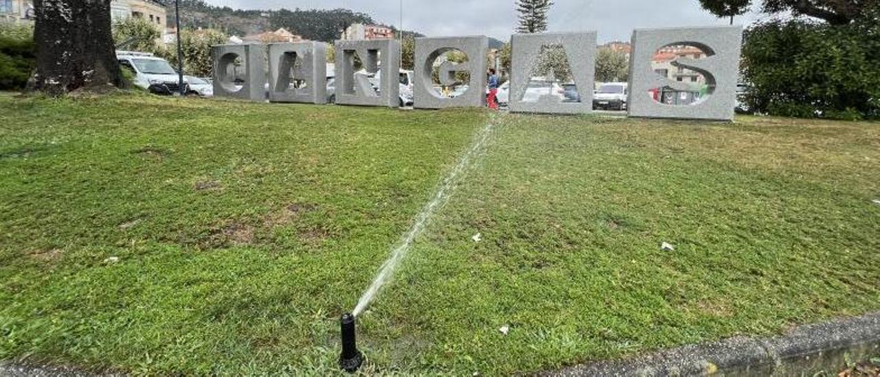 Uno de los aspersores activos durante la mañana de ayer.   | // G.N.