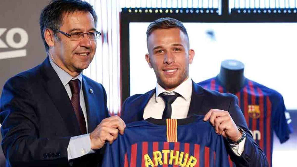 Arthur fichó por el Barcelona