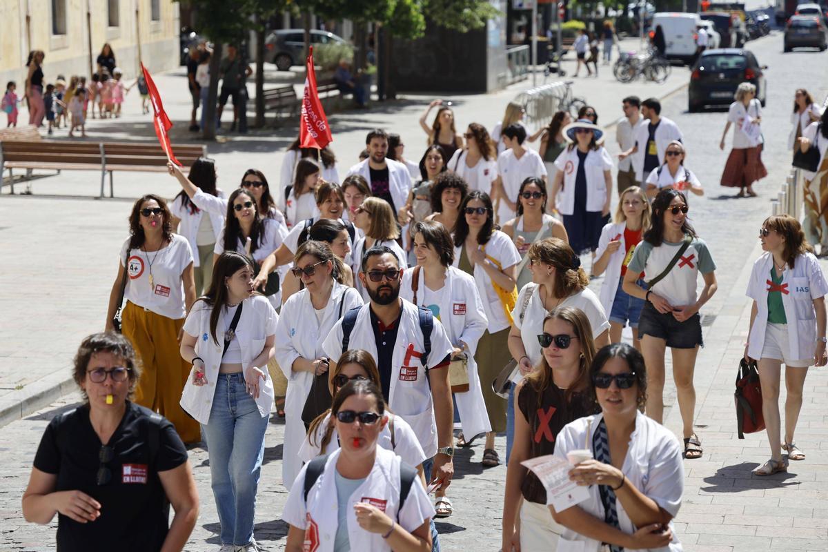Les imatges de la protesta dels metges a Girona