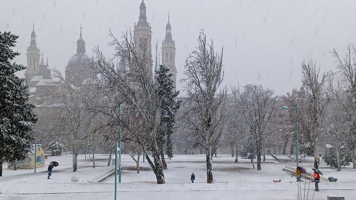 Todo Aragón, excepto el centro y sur de Huesca, en alerta por nevadas y por frío el sábado