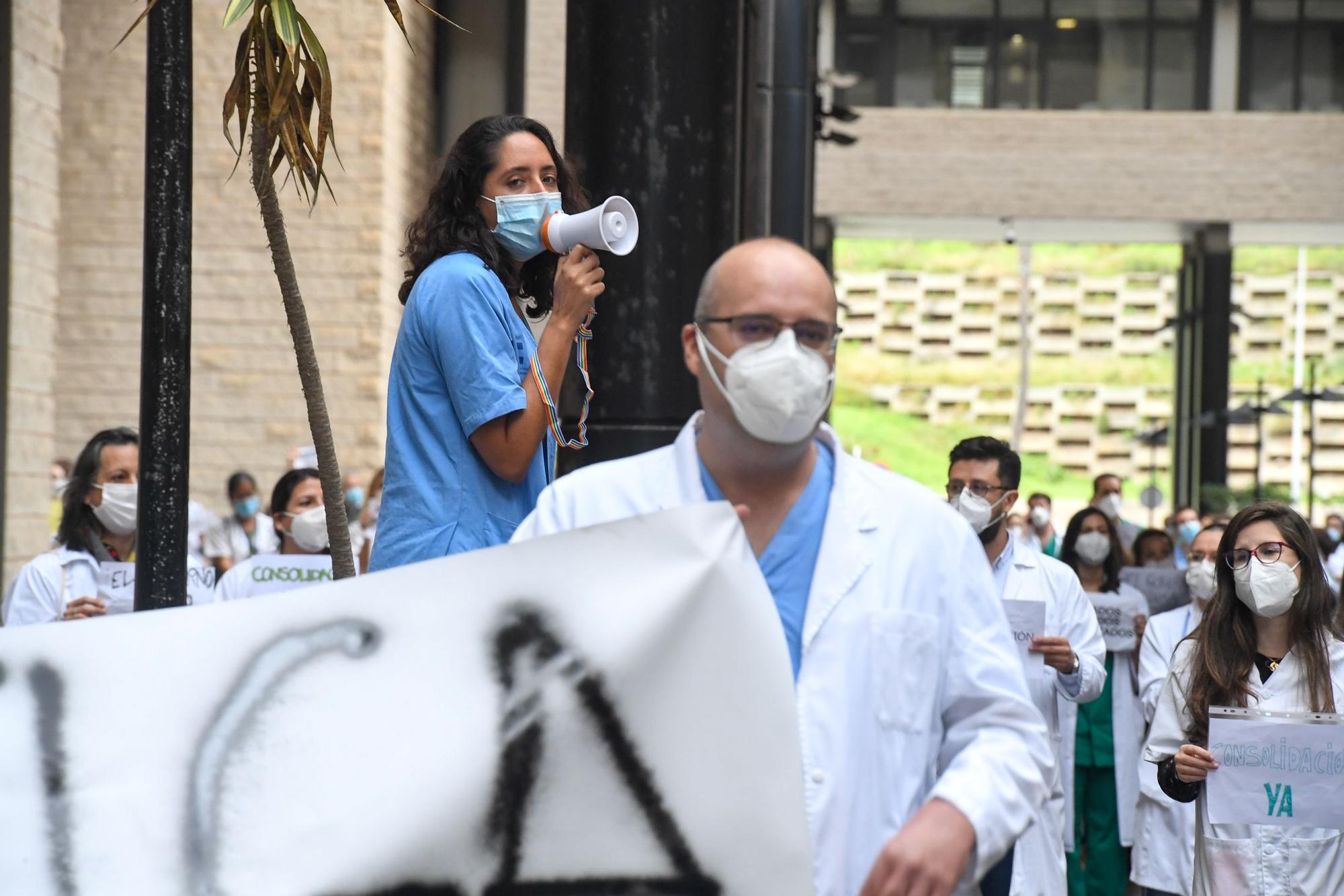 Huelga de médicos en el Doctor Negrín