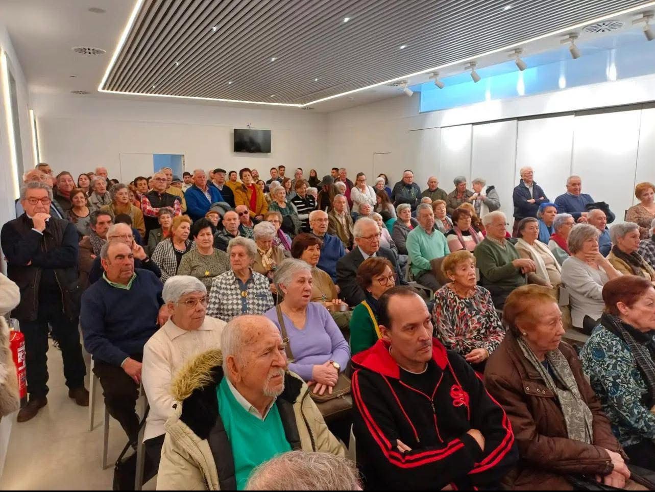 Los vecinos de Épila asistieron al estreno del hogar del jubilado reconvertido en centro cívico.