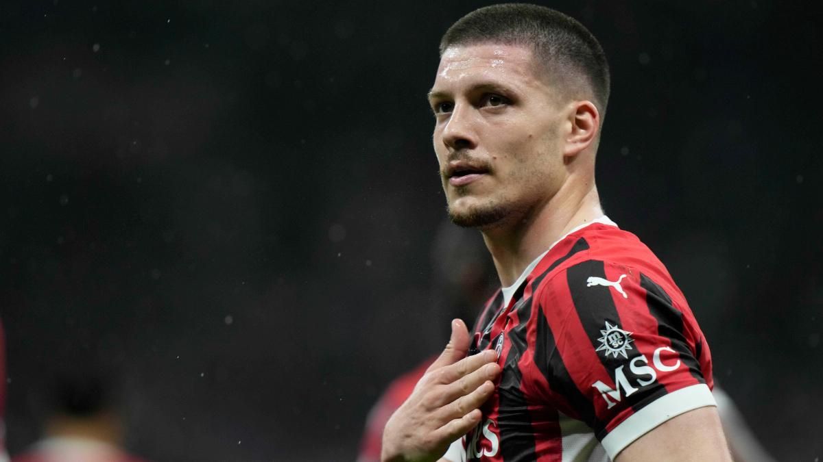 Luka Jovic celebra un tanto contra el Inter de Milán