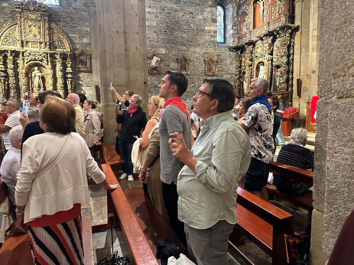 Las fiestas del Rosario de Luarca: emoción y alegría bajo la lluvia