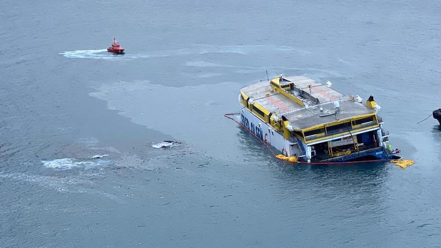 El catamarán de Fred Olsen accidentado en enero pasado.