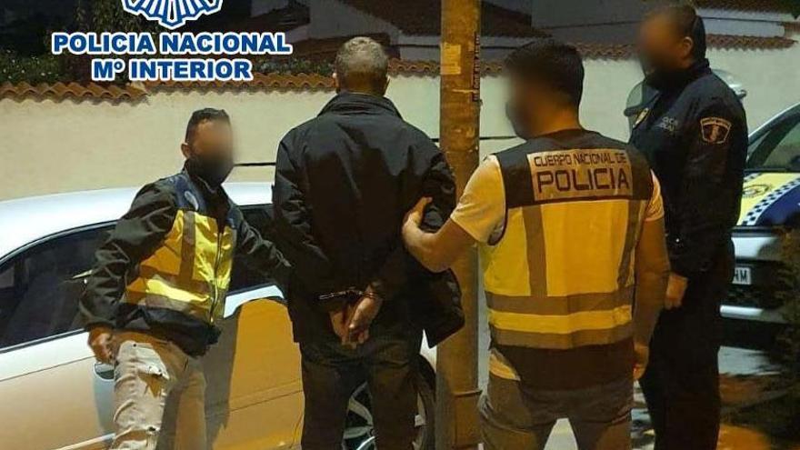 Momento de la detención del fugitivo en San Fulgencio