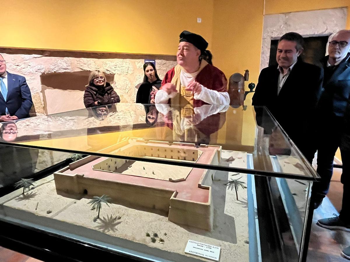 La explicación que hoy se ha dado sobre el castillo-fortaleza de Santa Pola durante el acto del hermanamiento