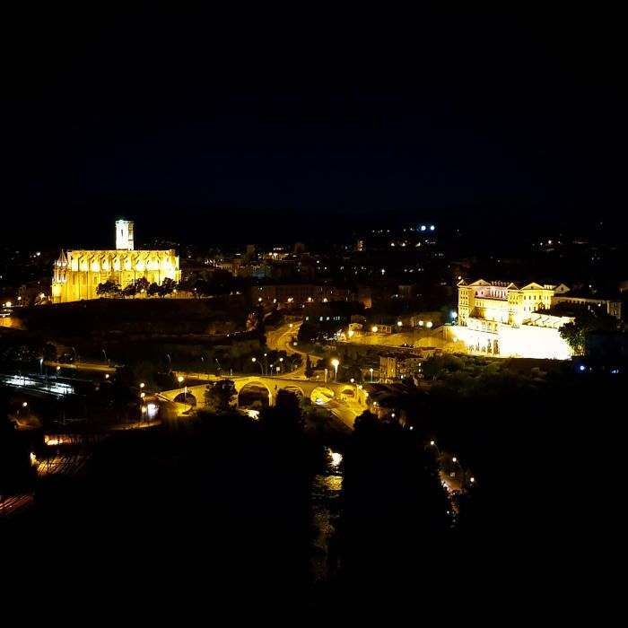 Manresa. Imatge preciosa de la ciutat de Manresa de nit vista des de la Balconada.