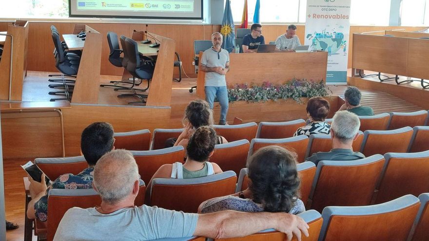 Jornada sobre comunidades energéticas celebrada ayer en el consistorio de Cangas. | Santos Álvarez