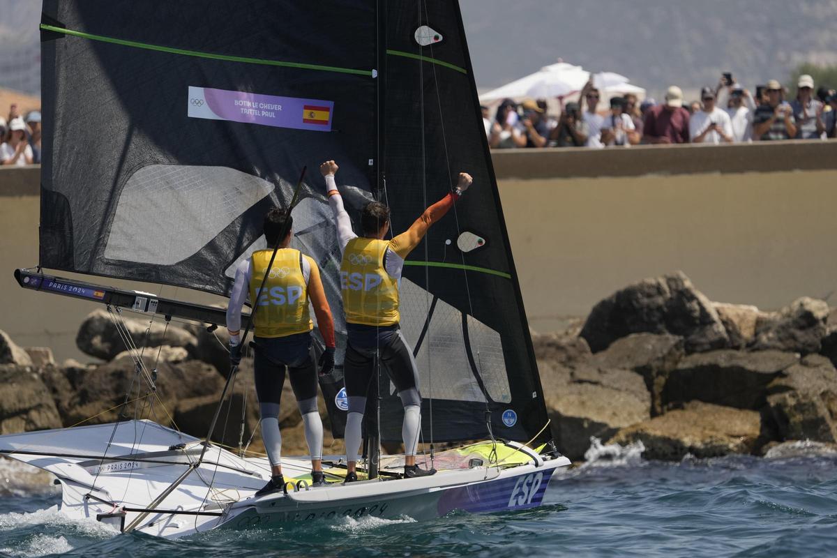 Diego Botín y Florian Trittel llegan a tierra tras hacerse con el oro