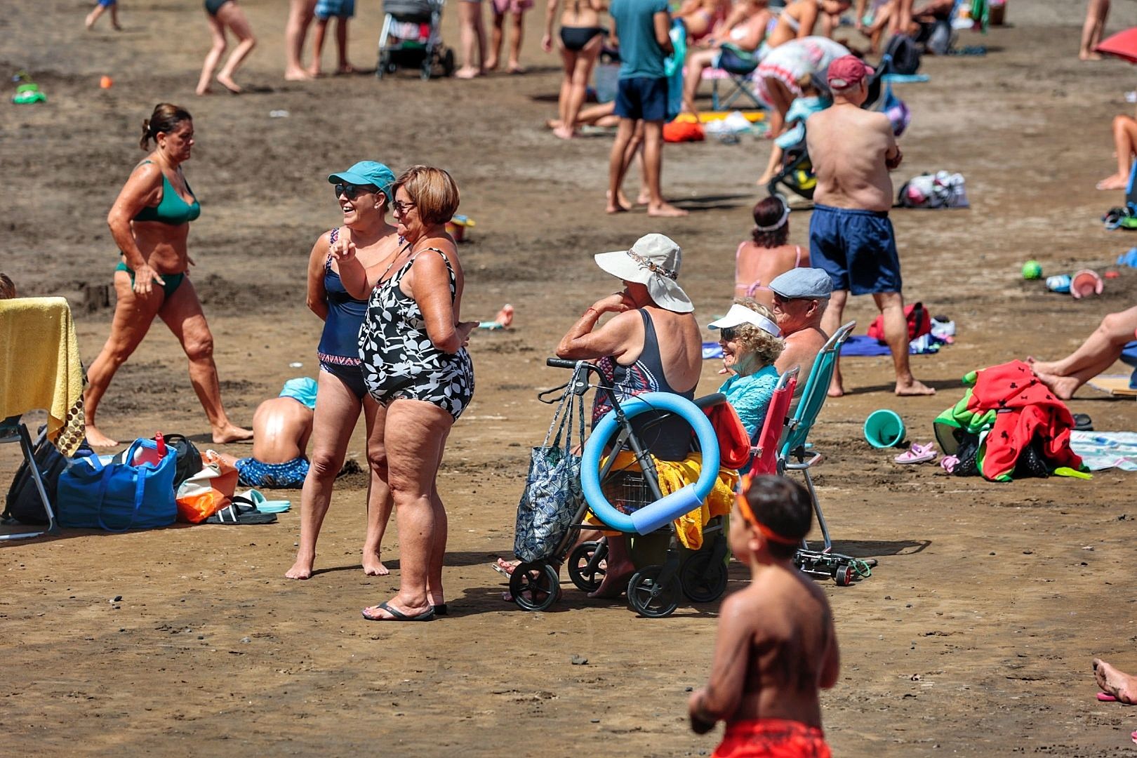 Día de playa para combatir el calor en Teneirfe