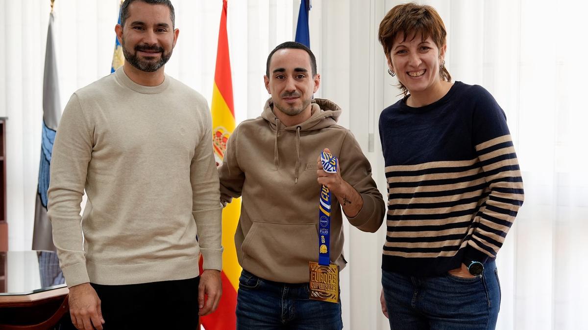 Samuel Falomir (i), Pedro Moreno (c) y Amparo Segura (d).