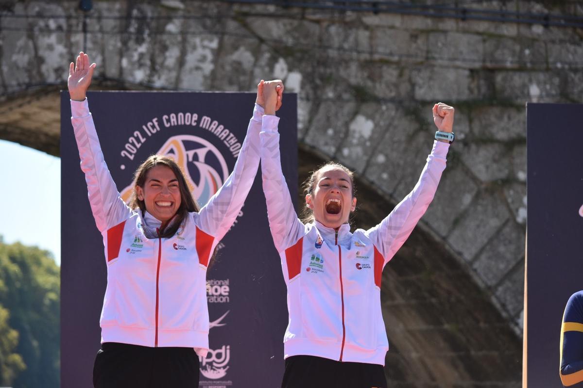 Tania Álvarez y Tania Fernández alzan los brazos al cielo de Ponte da Lima