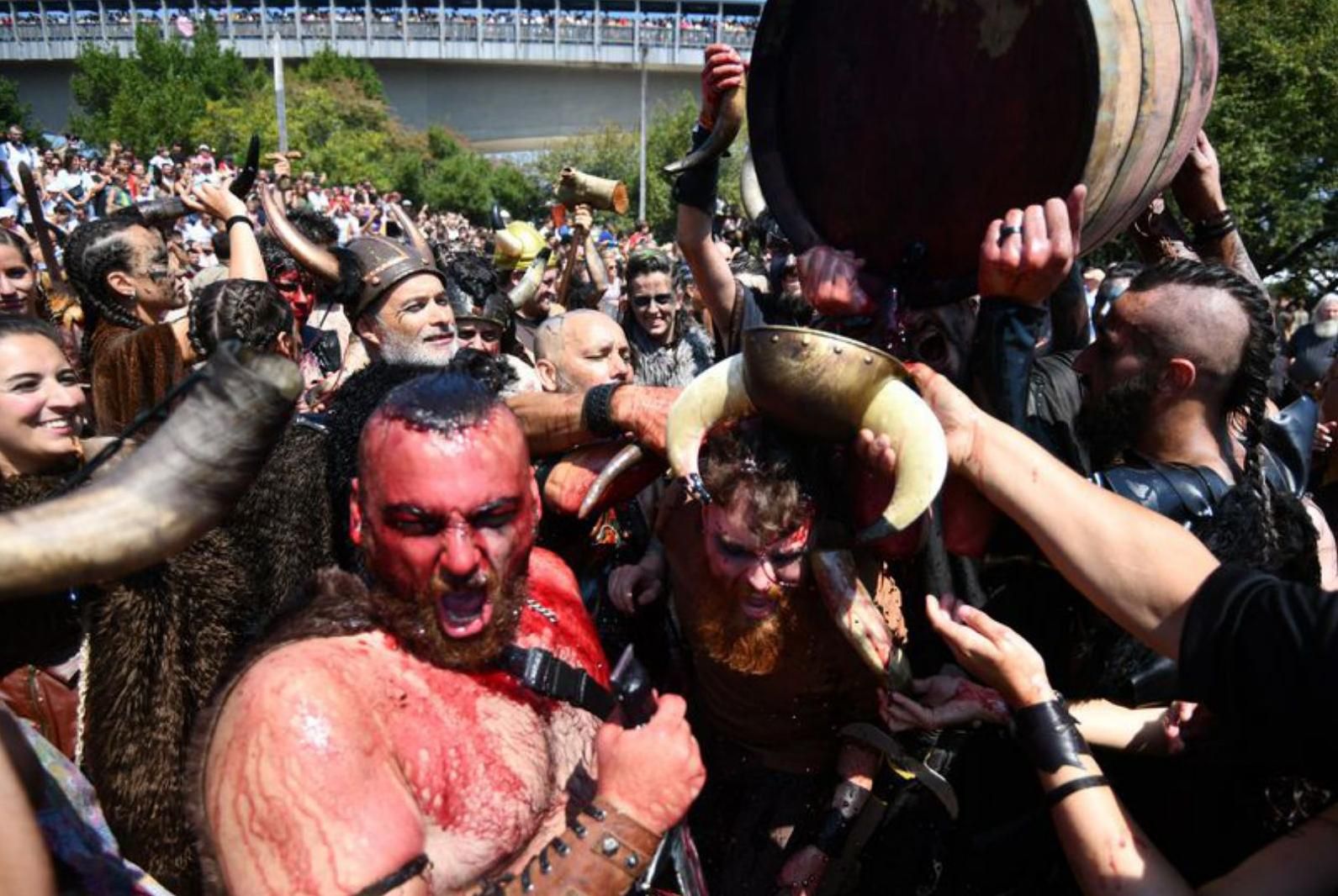 El vino color sangre corrió a raudales