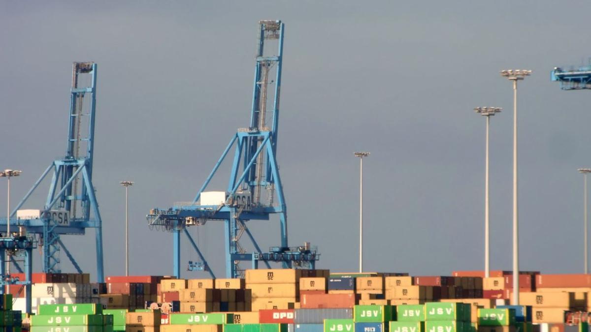 Contenedores en el Puerto de La Luz en Las Palmas de Gran Canaria.