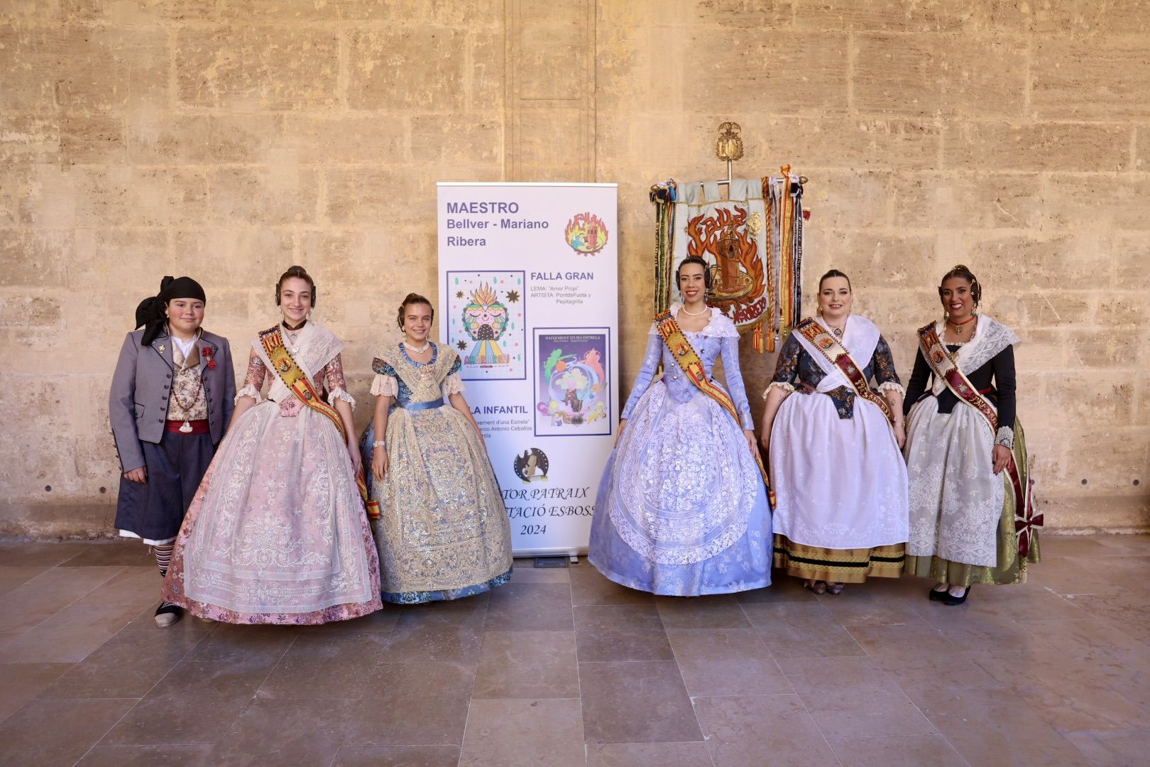 Las fallas de Patraix reciben a Marina y la corte infantil