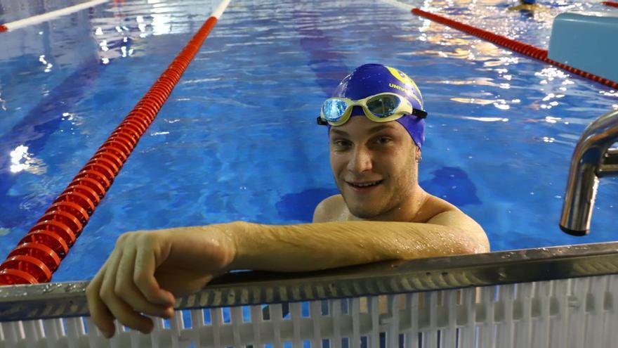 Adam Aguilera.  La enfermedad le llevó a la natación y a estudiar Fisioterapia.