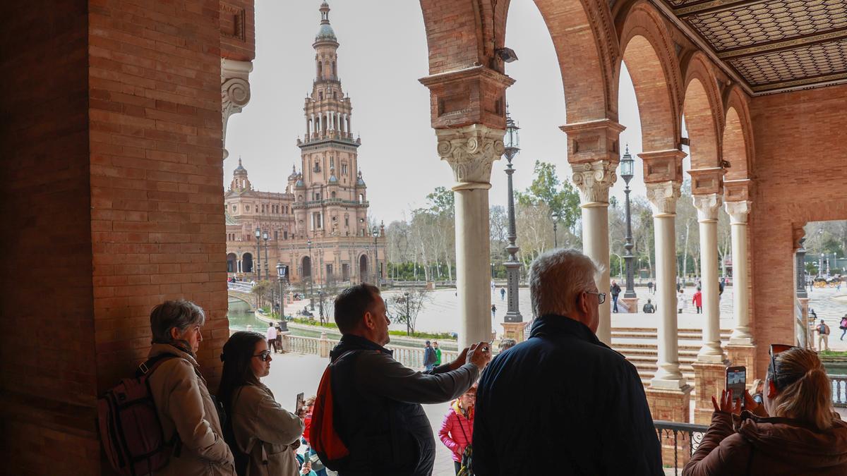 Turistas en Plaza de España