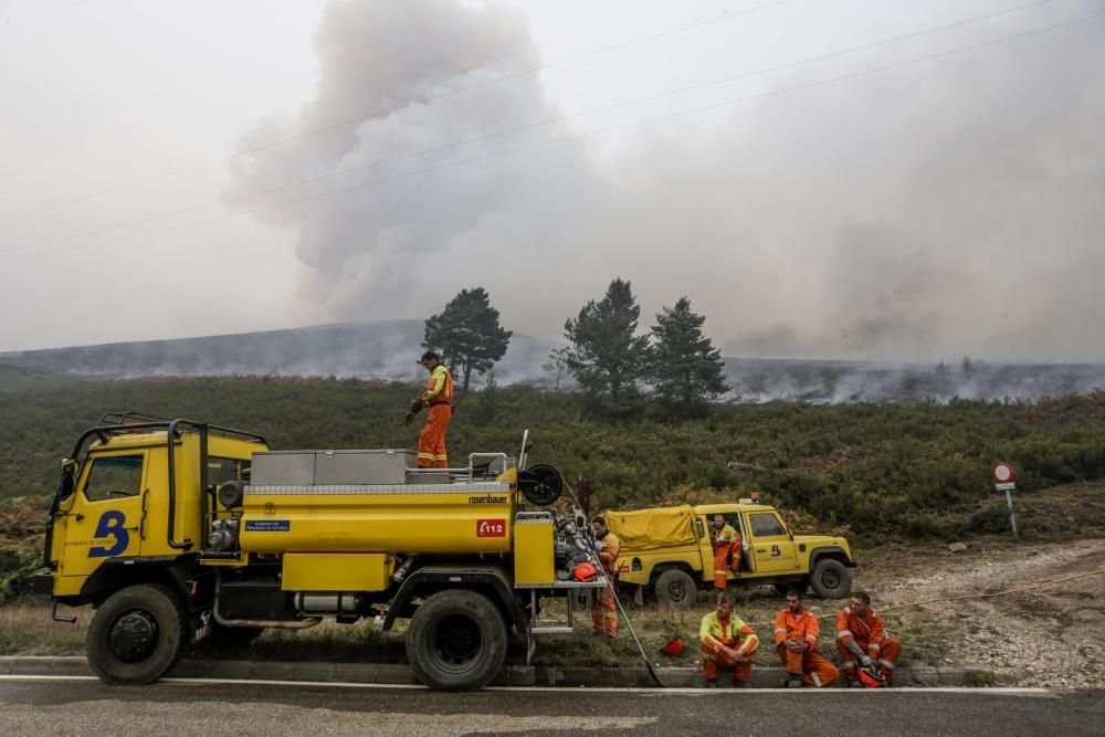 El suroccidente asturiano lucha contra las llamas