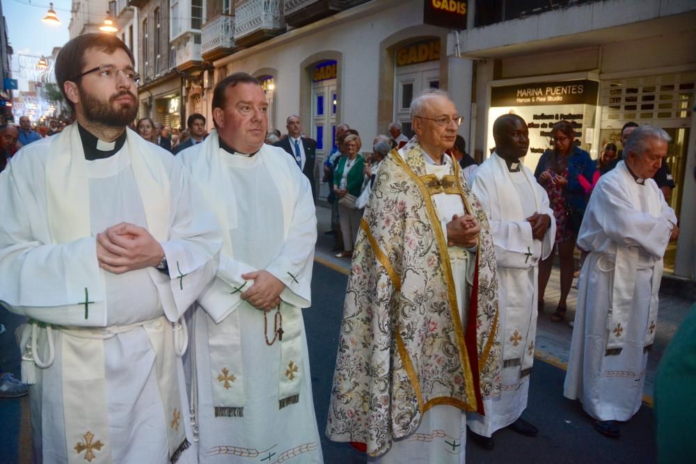 Pontevedra arropa con devoción a su Virgen