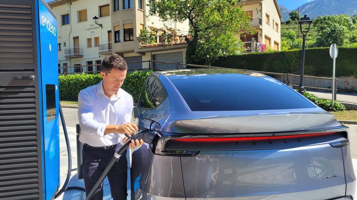La nova estació de càrrega ultraràpida està situada al carrer Raval de Bagà