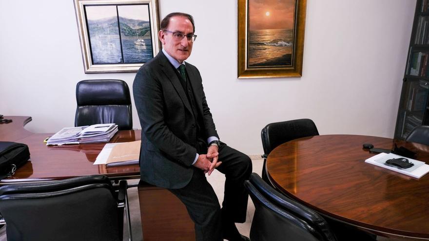 Javier González de Lara, presidente de CEM y de CEA, y vicepresidente de la CEOE, en su despacho de Málaga. | GREGORIO MARRERO
