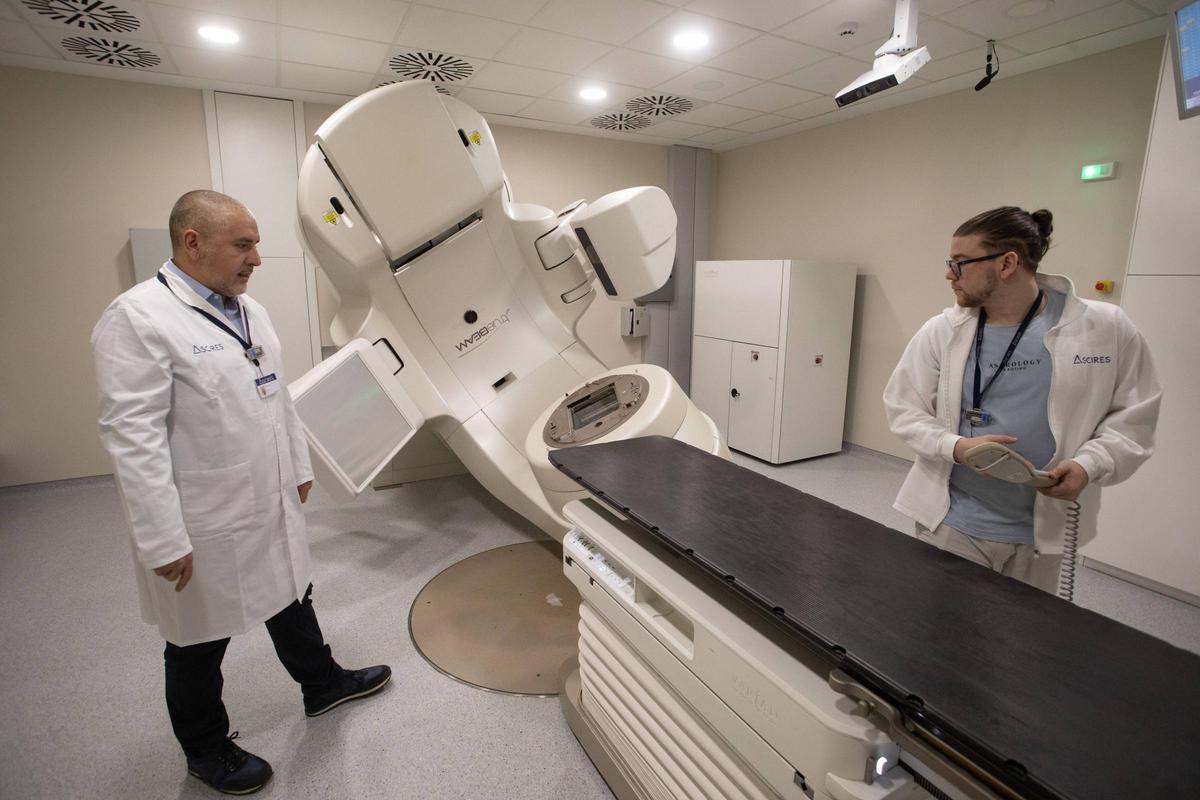 Los profesionales sanitarios de Ascires trabajan con tecnología de precisión.