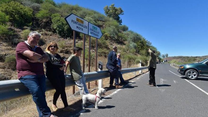 El viento aviva el fuego en Tejeda