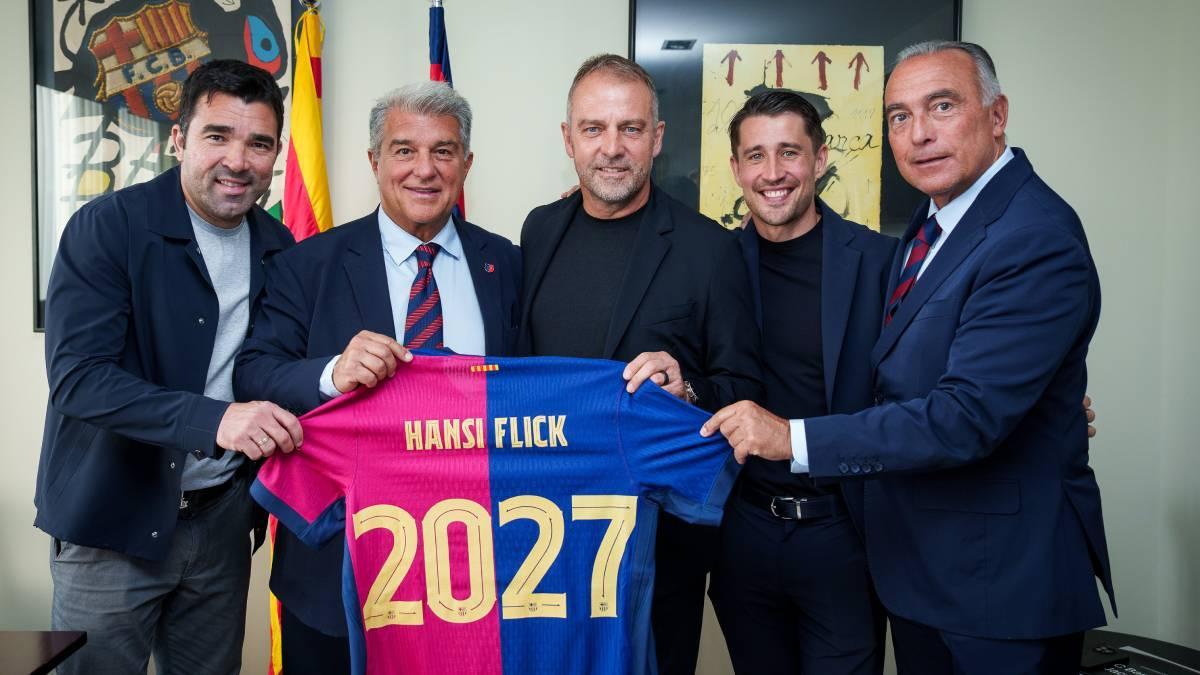 Laporta posa con Flick, Deco, Bojan y Yuste