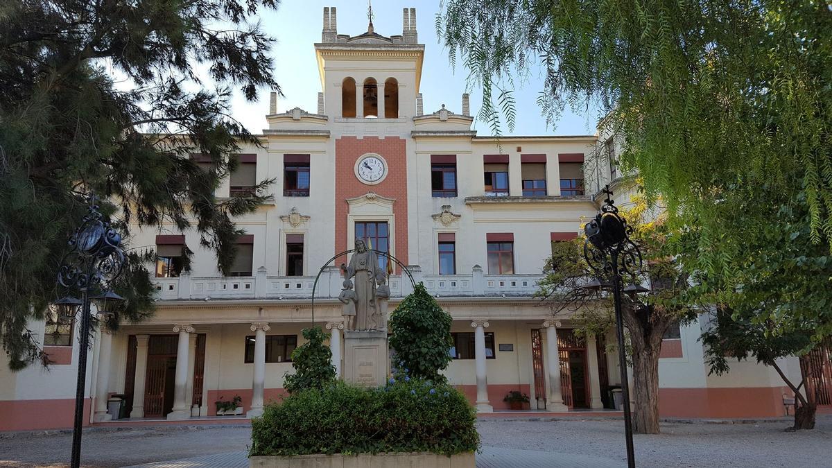 Fachada del CEIP Cervantes.