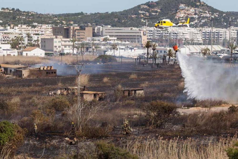 El fuego comenzó entre el cinturón de ronda y la rotonda del colegio Joan XXIII