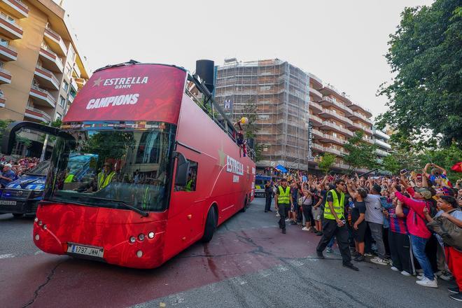 ¡De locos! Las mejores imágenes de una ciudad entregada al Barça